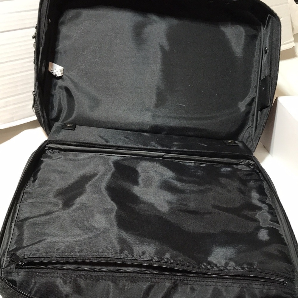 New! Overnight/business luggage - Picture 7 of 11
